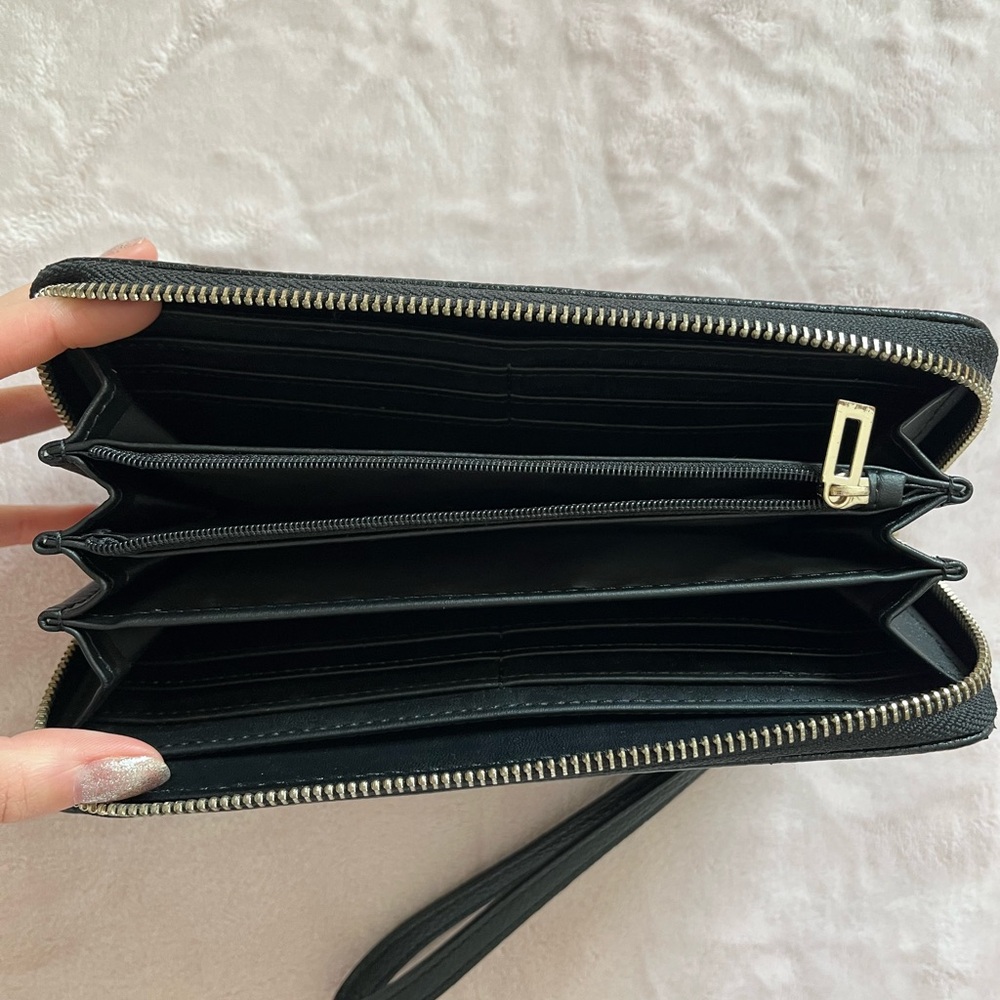 Guess wristlet🖤 - Picture 4 of 5